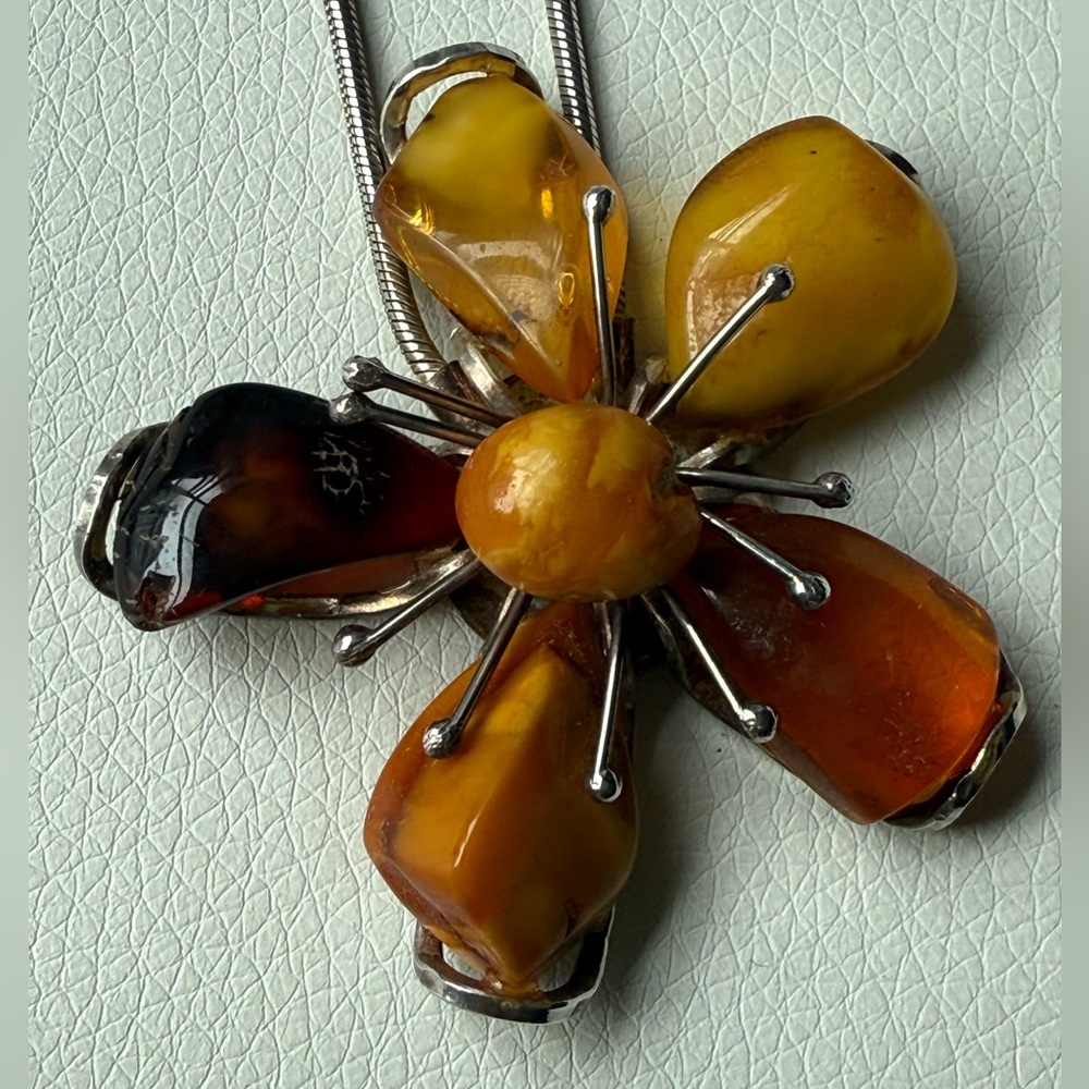 100% Baltic Amber Flower Pendant Necklace